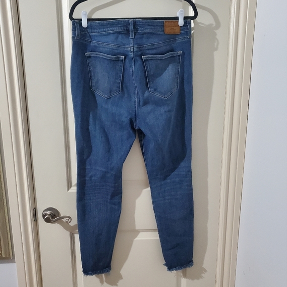 Mid Dark Wash Lucky Brand Skinny Jeans - Picture 4 of 6